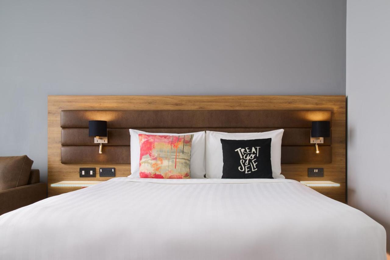 Habitación Moxy Sleeper con sofá - 1 cama grande