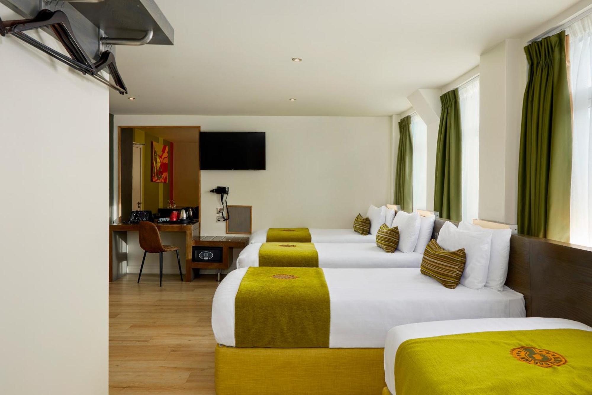 Quadruple Room,1323940780:JPEG