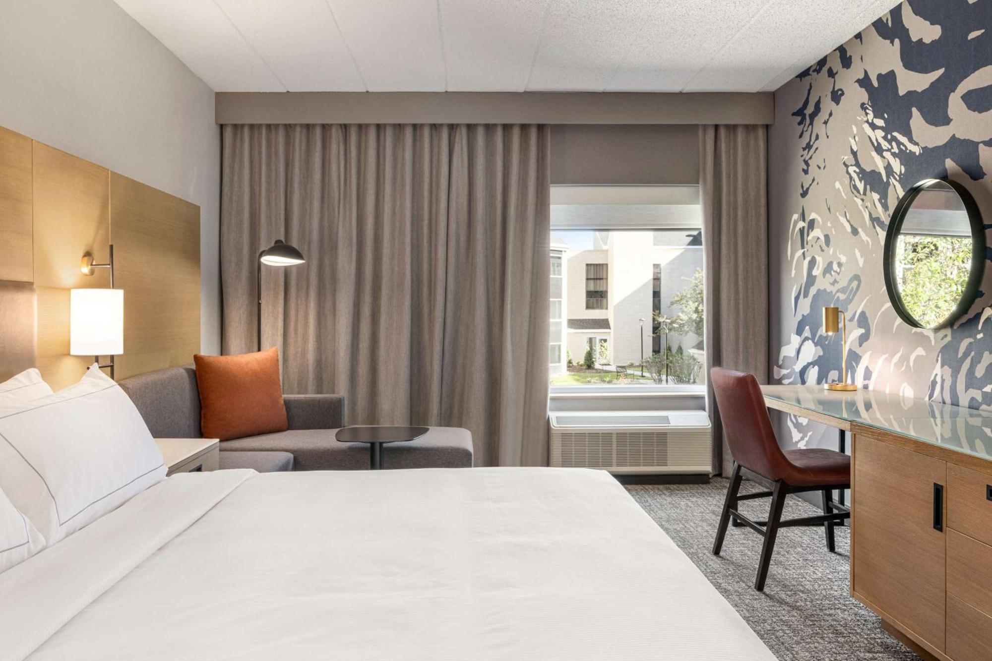 King Room with Courtyard View