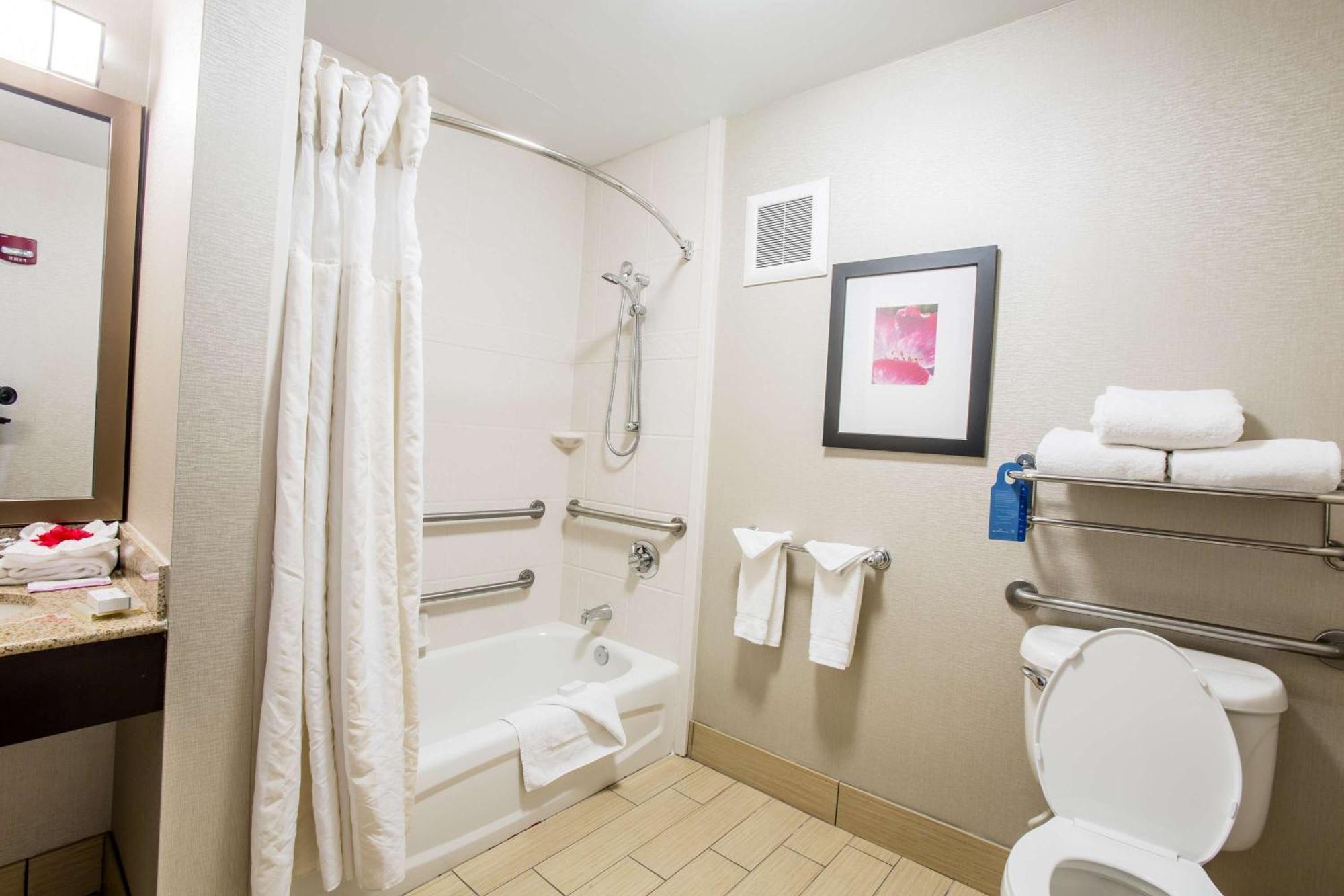 King Room with Accessible Tub - Mobility Access,1622020843:JPEG