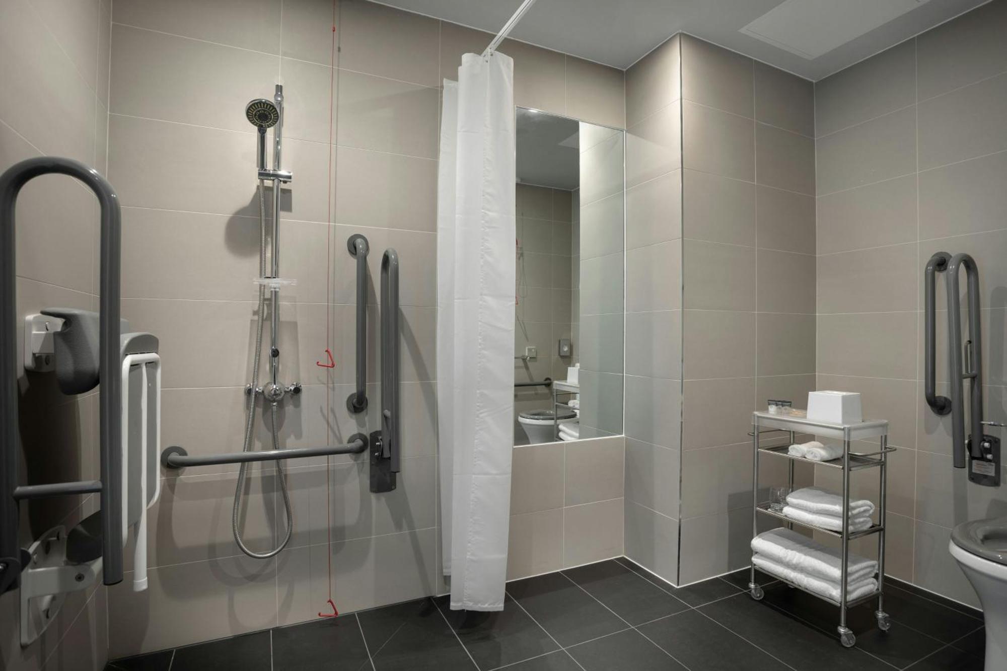 Aloft Queen Room - Accessible